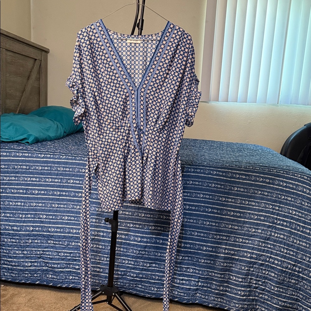 Max Studio Blue and White Patterned Blouse